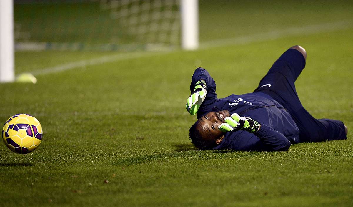 欧宝官方平台-足球赛赛场上的